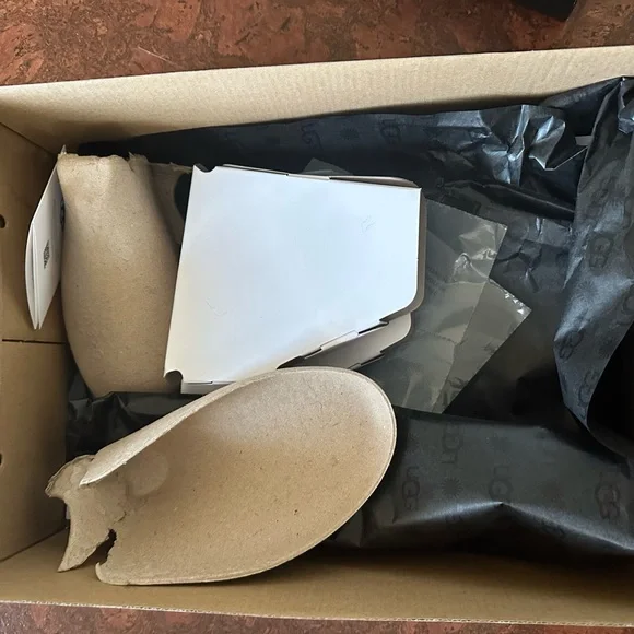 UGG men's classic mini 100% authentic with box size 9 Like New - Picture 8 of 13